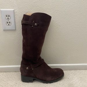 Brown zip up Ugg Boots great for fall and winter